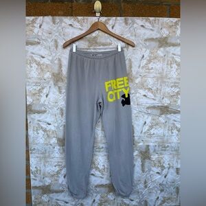 FREECITY Sweatpant In Silver Rock size small